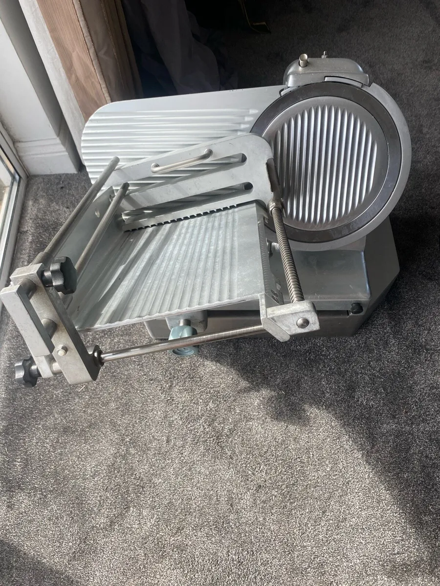 Meat cutter - Image 1