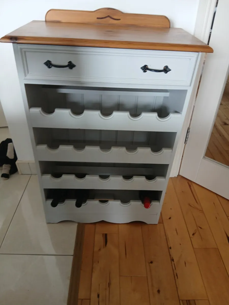 Wine cabinet and 3 kitchen bar stools - Image 1