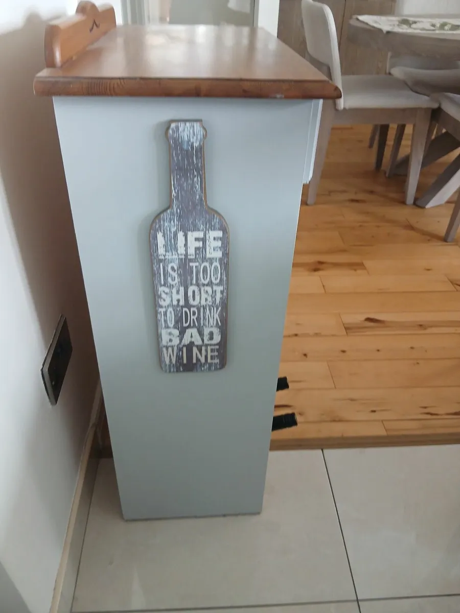 Wine cabinet and 3 kitchen bar stools - Image 2