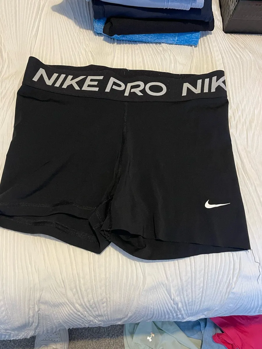 Woman’s shorts - Image 2