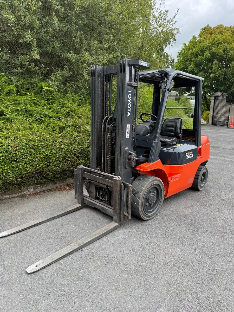 Forklift - Image 2