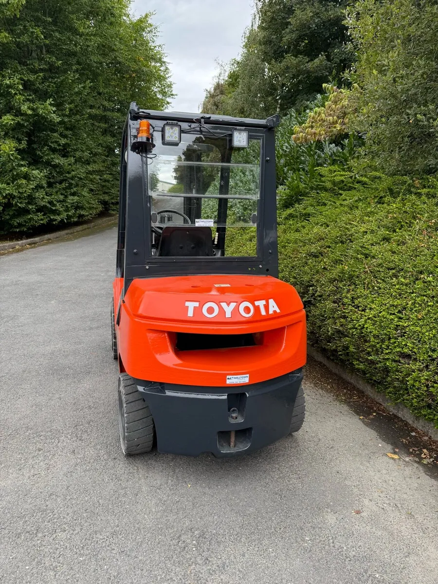 Forklift - Image 3