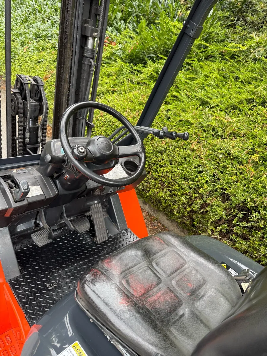 Forklift - Image 4