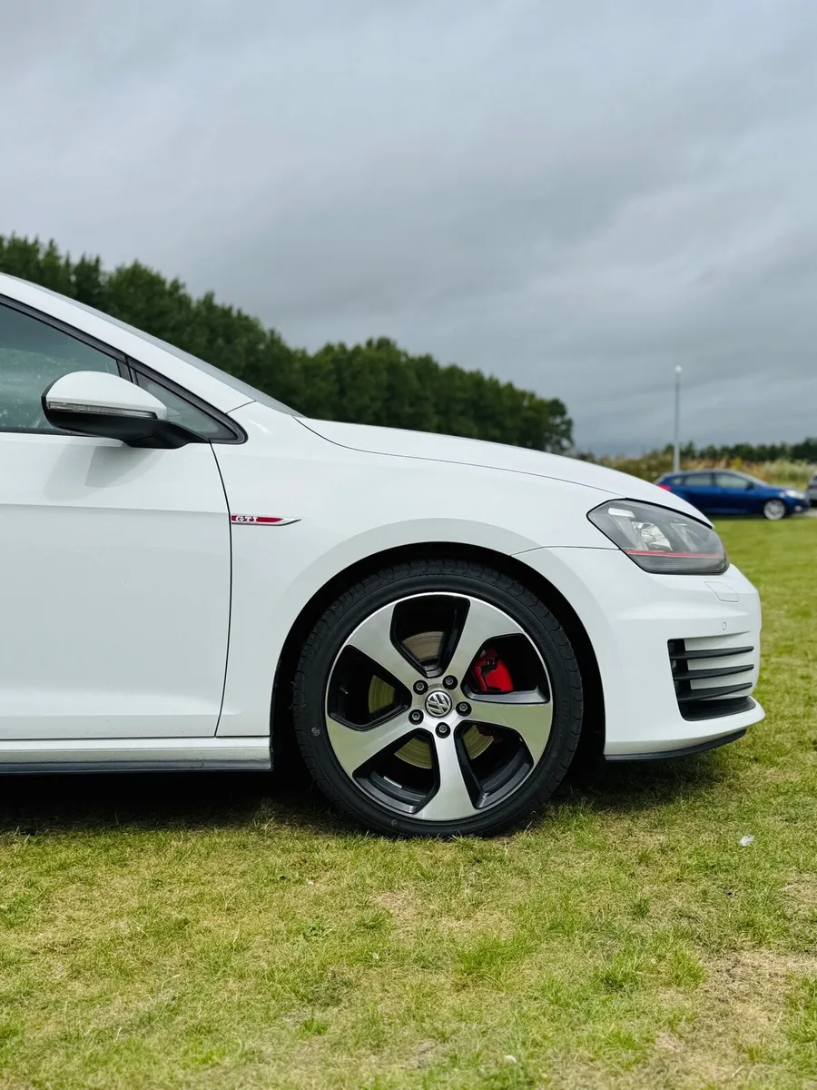 Volkswagen Golf GTI - Image 2