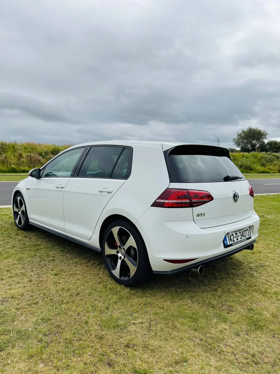 Volkswagen Golf GTI - Image 4