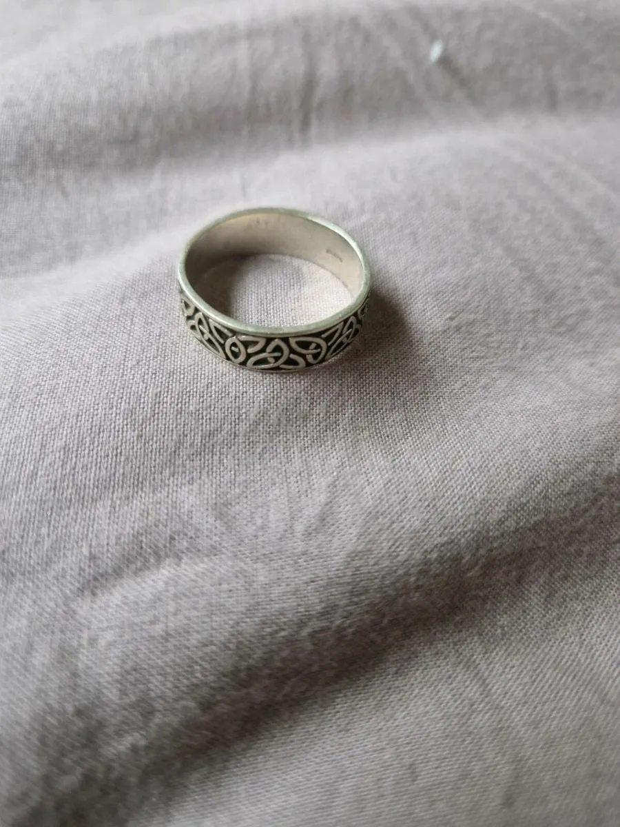 Silver ring - Image 1