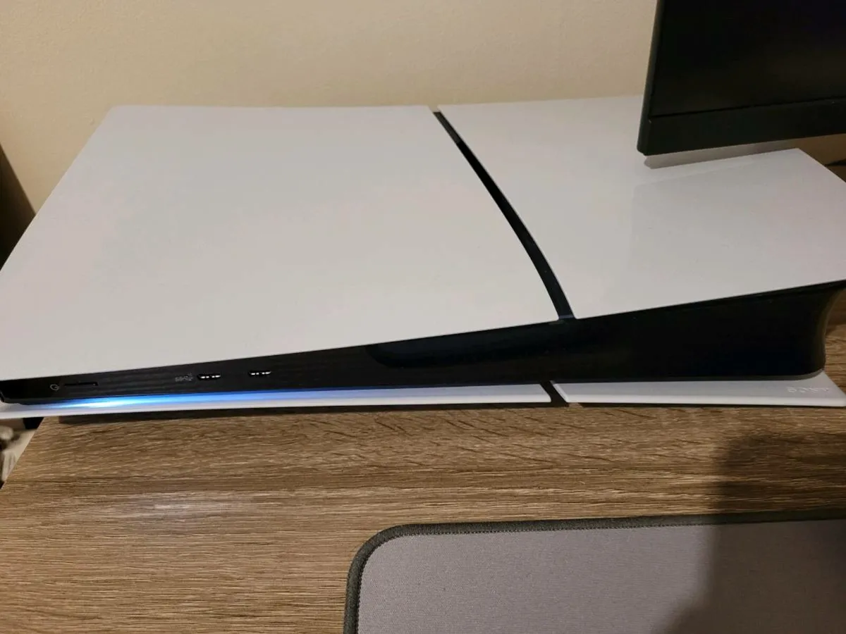 Ps5 1tb slim mint same as new - Image 4