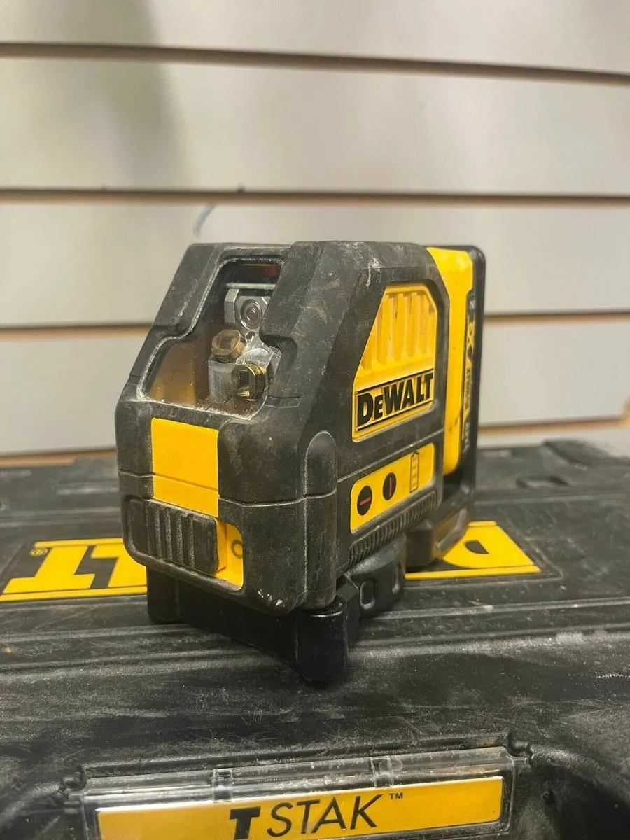 DeWalt 12v Red Laser - Image 1