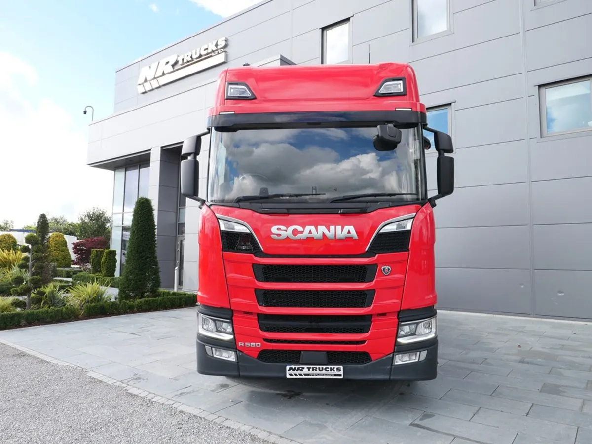 Scania R580 N/G Highline 6x2 Tag Auto gearbox - Image 3