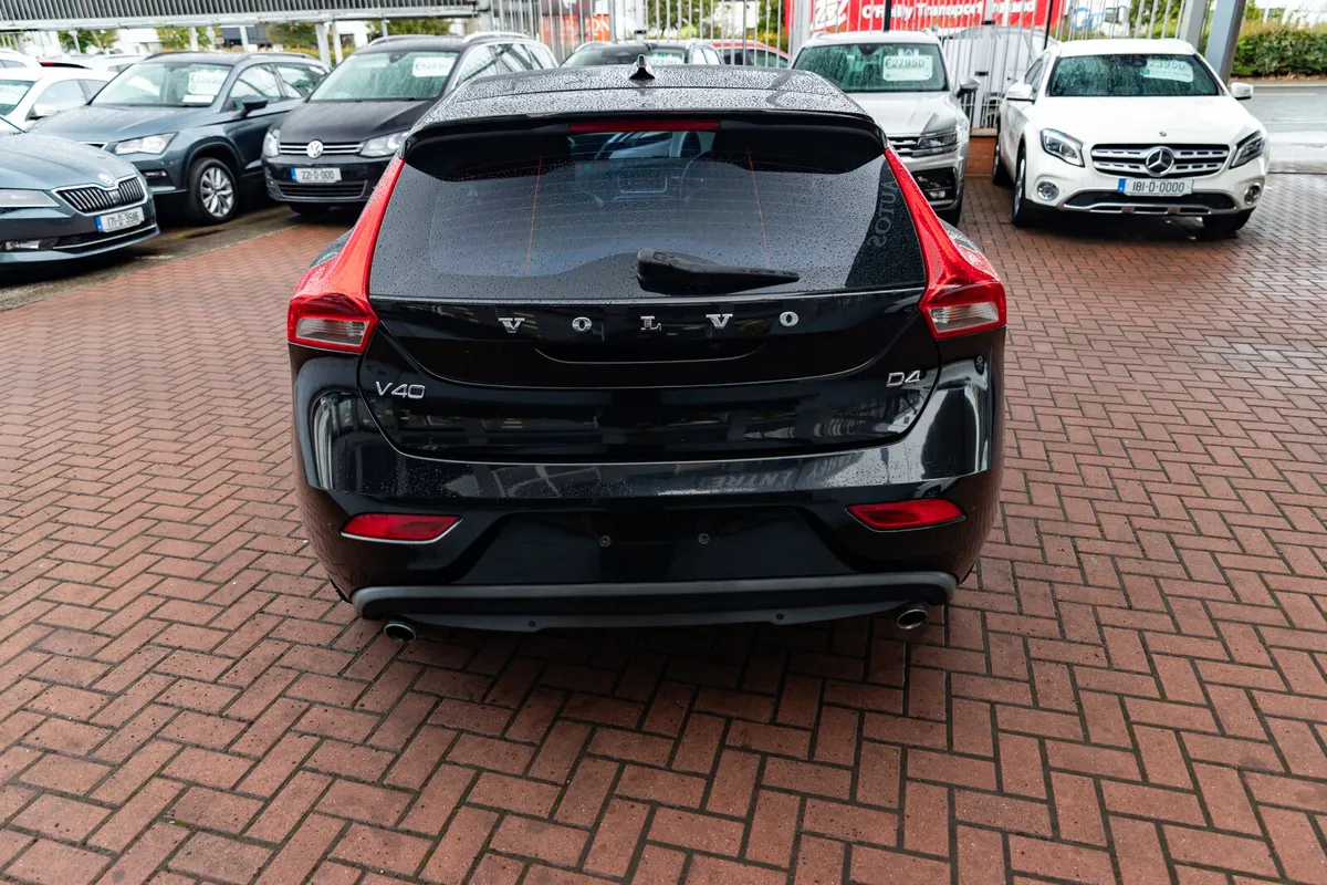 VOLVO V40 2.0D4 SE LUXURY 5DR HATCHBACK AUTOMATIC - Image 4