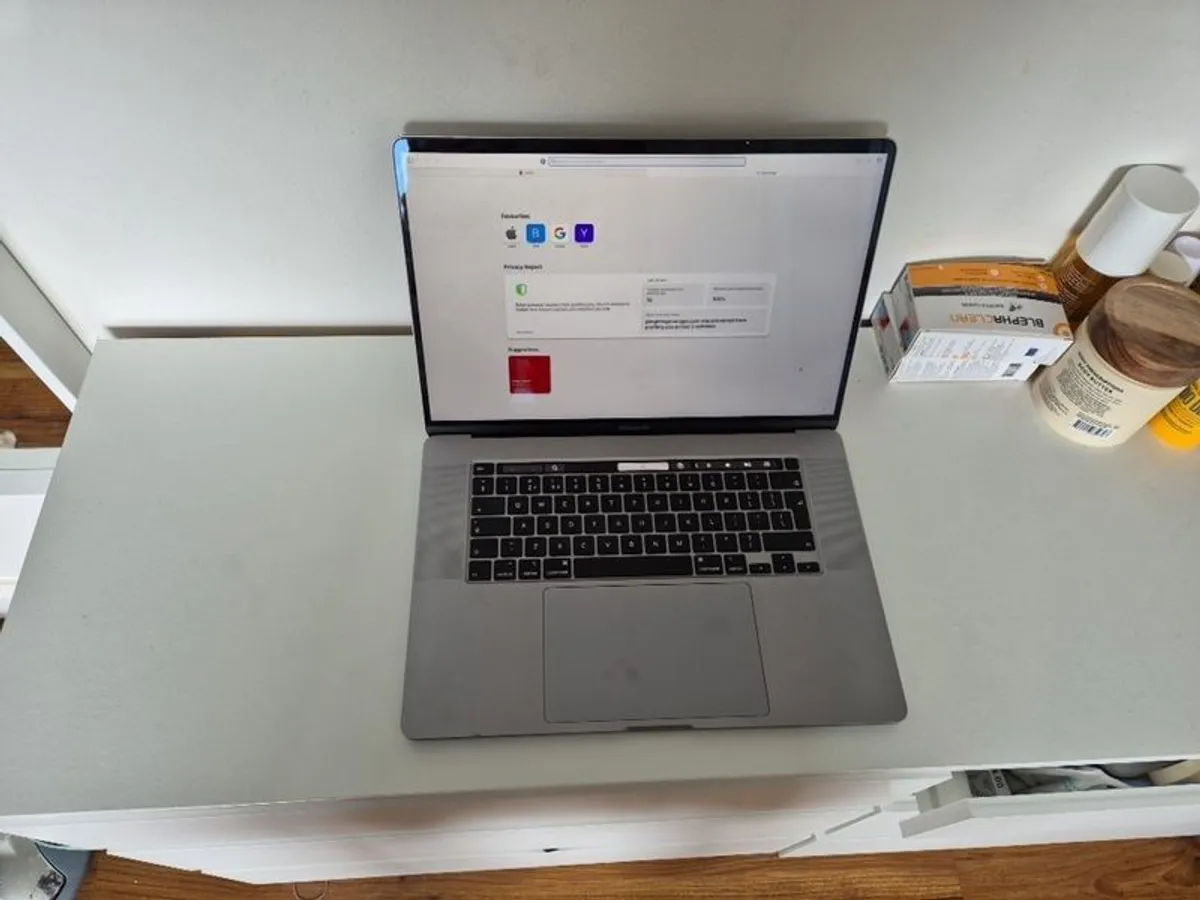 MacBook Pro 16 - Image 1