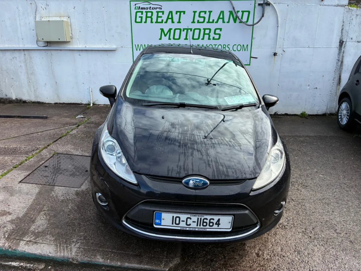 Ford Fiesta TITANIUM 1.4 D 68PS 5DR DSL - Image 2