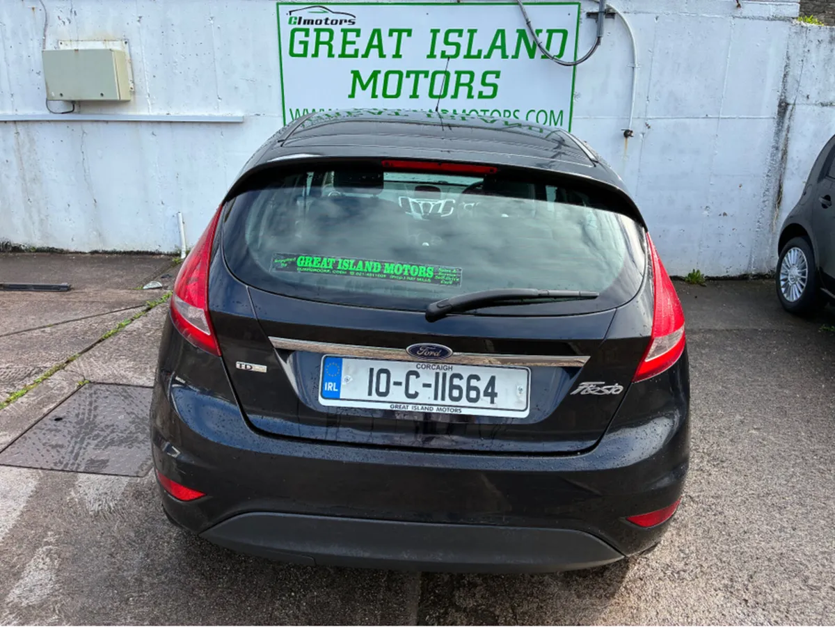 Ford Fiesta TITANIUM 1.4 D 68PS 5DR DSL - Image 4
