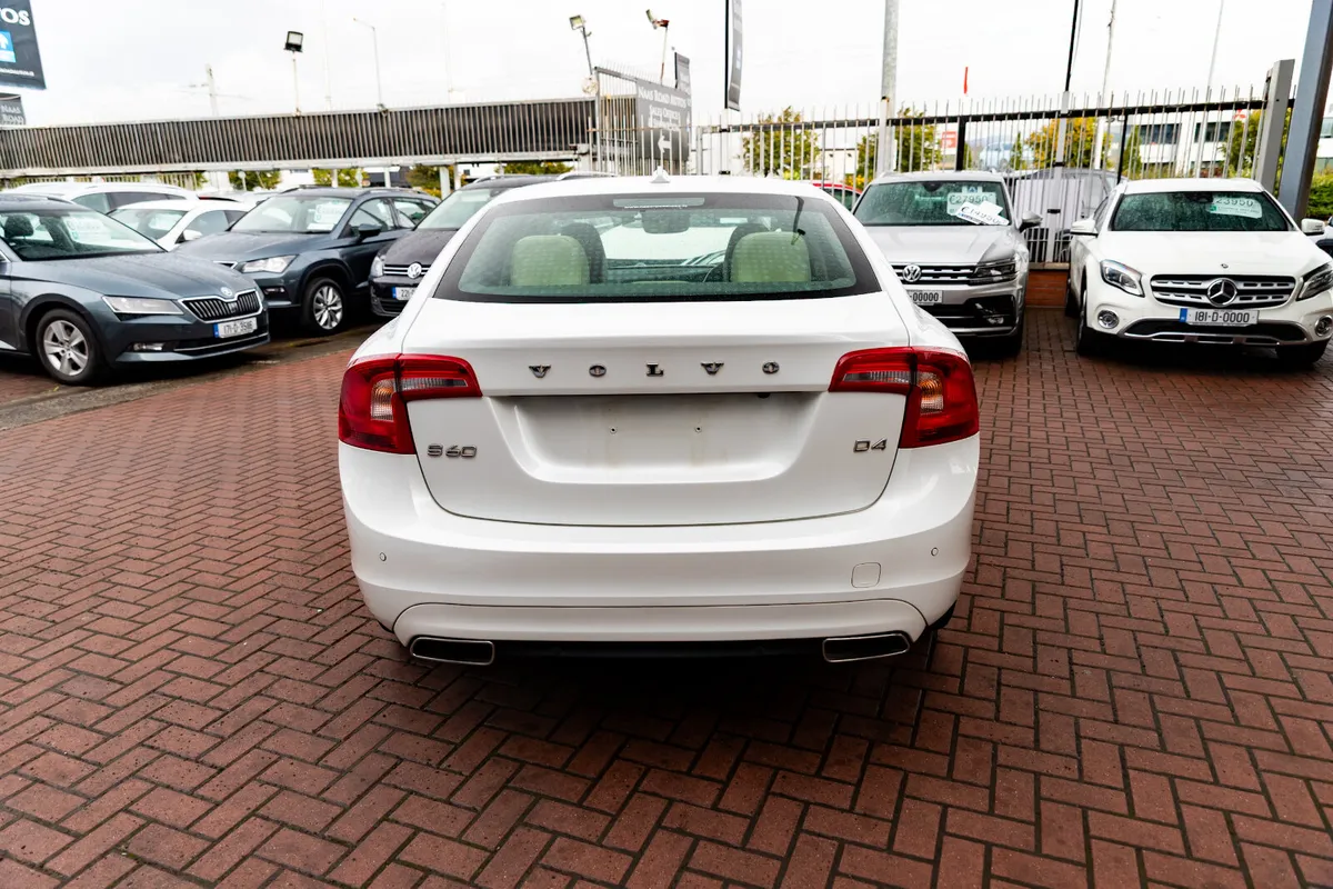 VOLVO S602.0D4 SE LUXURY 4DR SALOON AUTOMATIC - Image 4