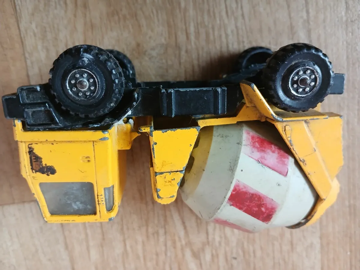 Bedford cement truck - Image 2