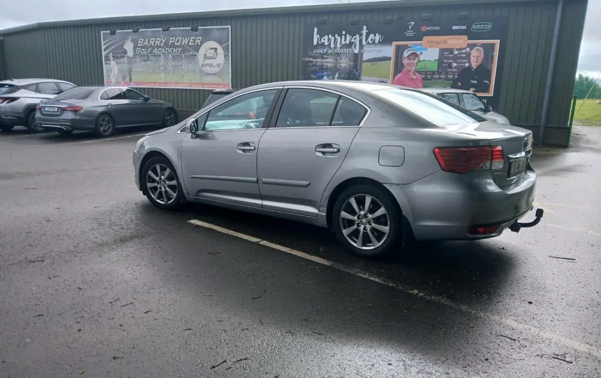 Toyota avensis 2012 - Image 2