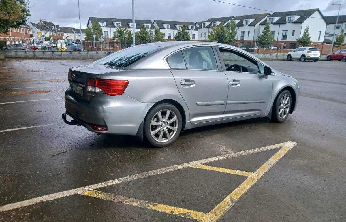 Toyota avensis 2012 - Image 3
