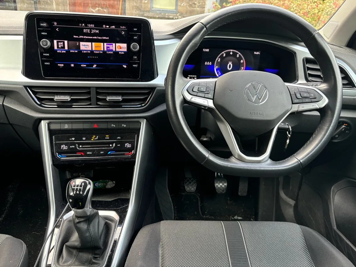 Low mileage, first owner Volkswagen T-Roc Life 1.0 - Image 4