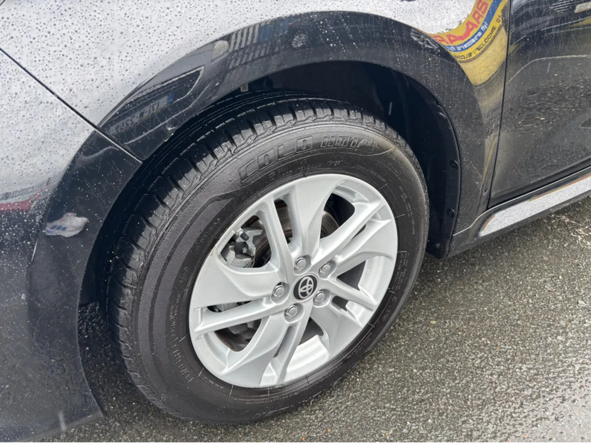 Toyota Yaris 1.5 LUNA - Image 2