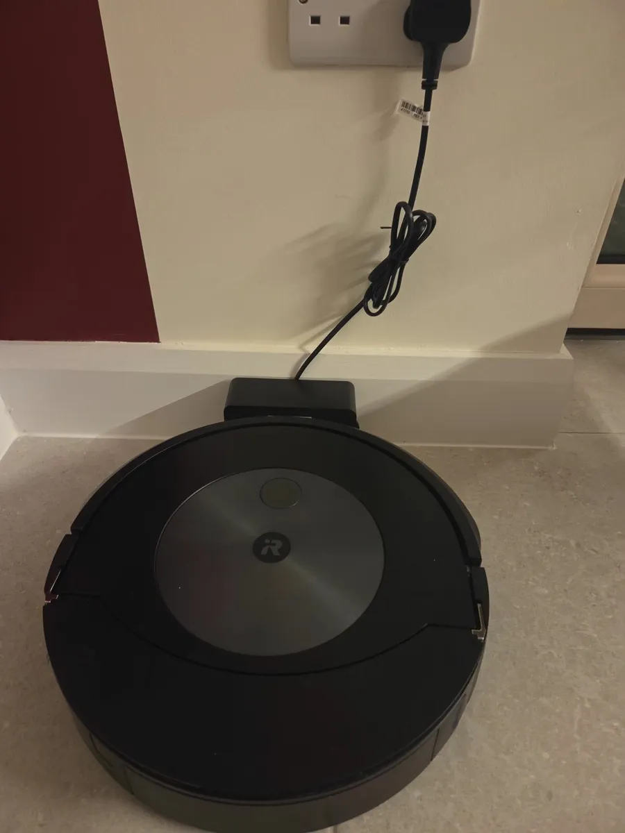 Irobot roomba vaccum + mop - Image 1