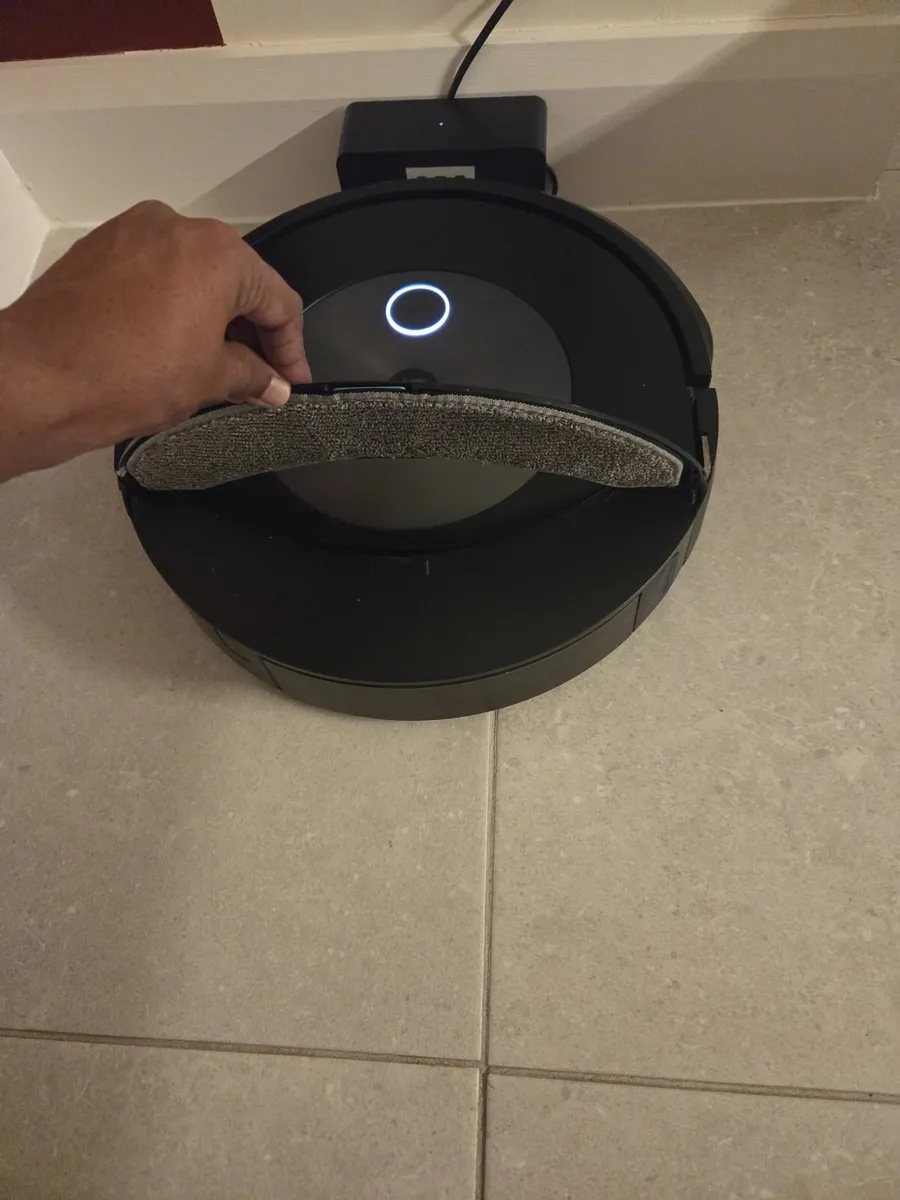 Irobot roomba vaccum + mop - Image 4