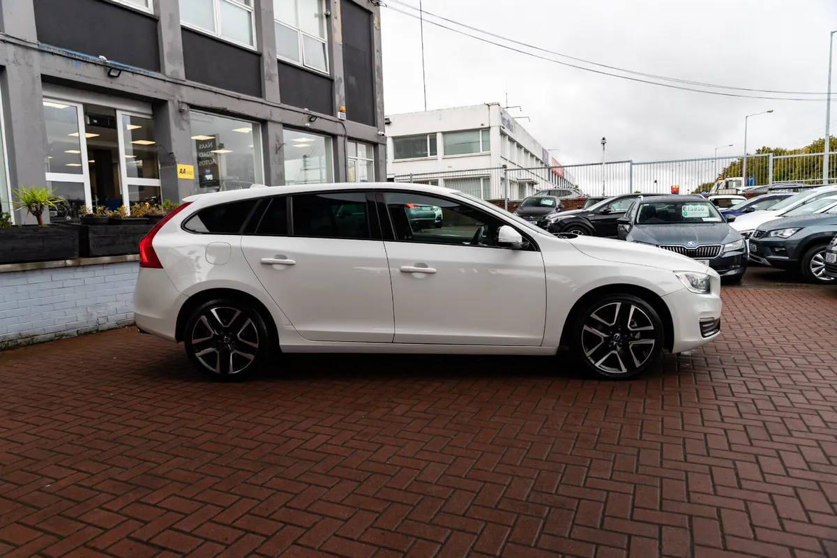 VOLVO V60 2.0D4 SE LUXURY DELUXE 5DR ESTATE AUTOMA - Image 2
