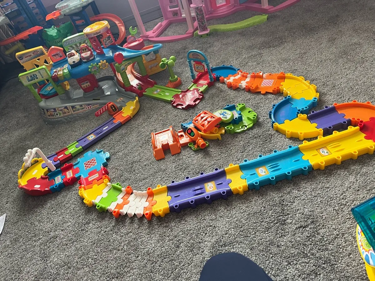 Toot toot garage and track - Image 2