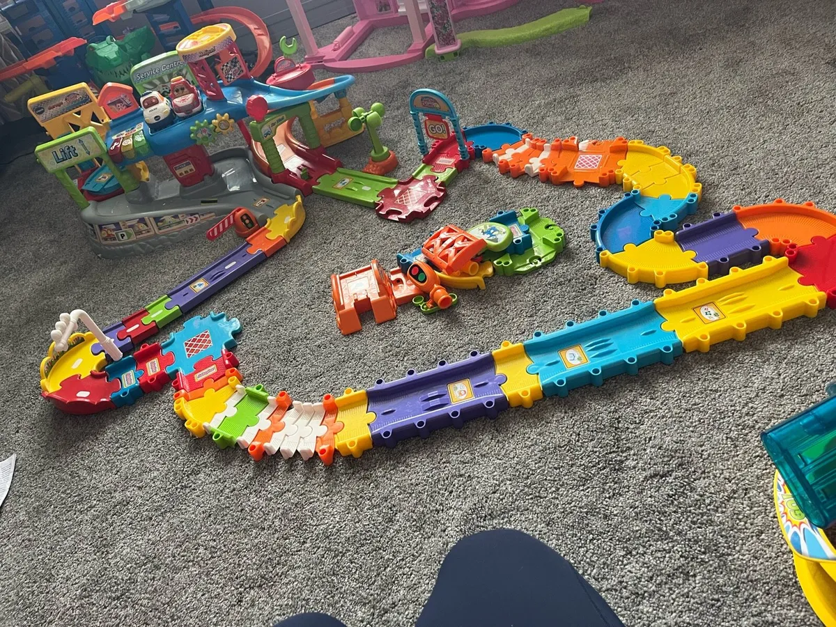 Toot toot garage and track - Image 3