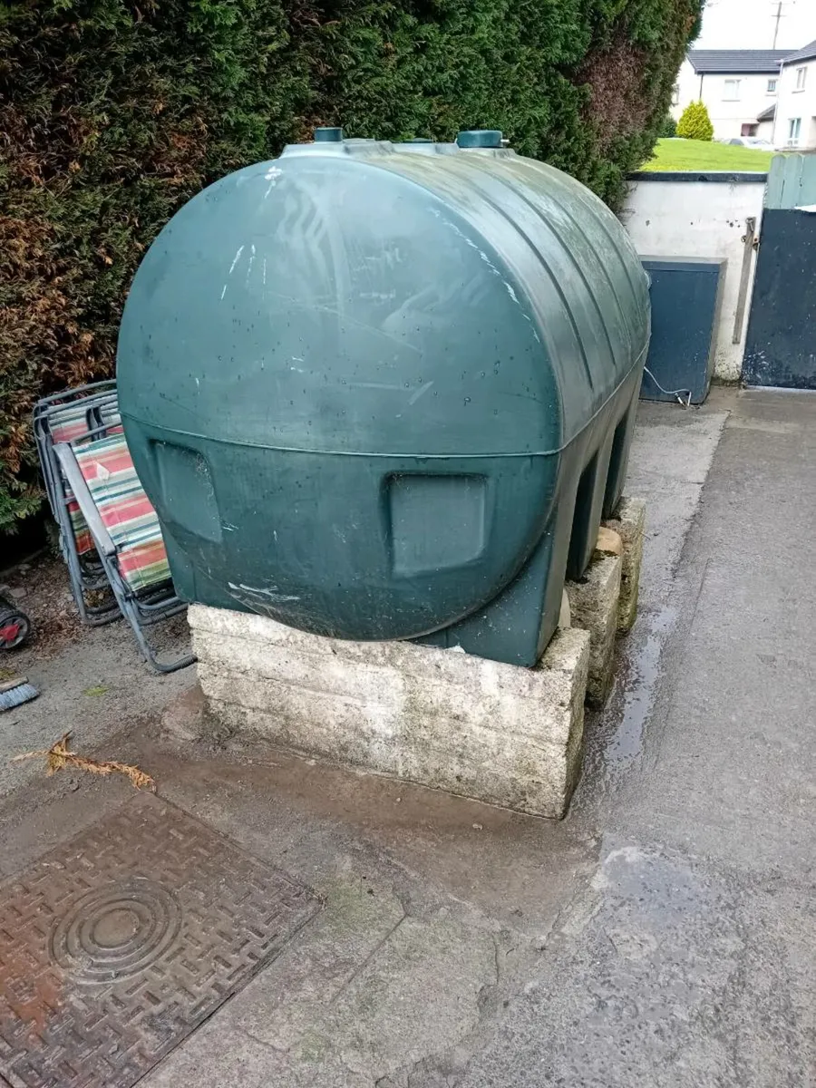 Oil tank