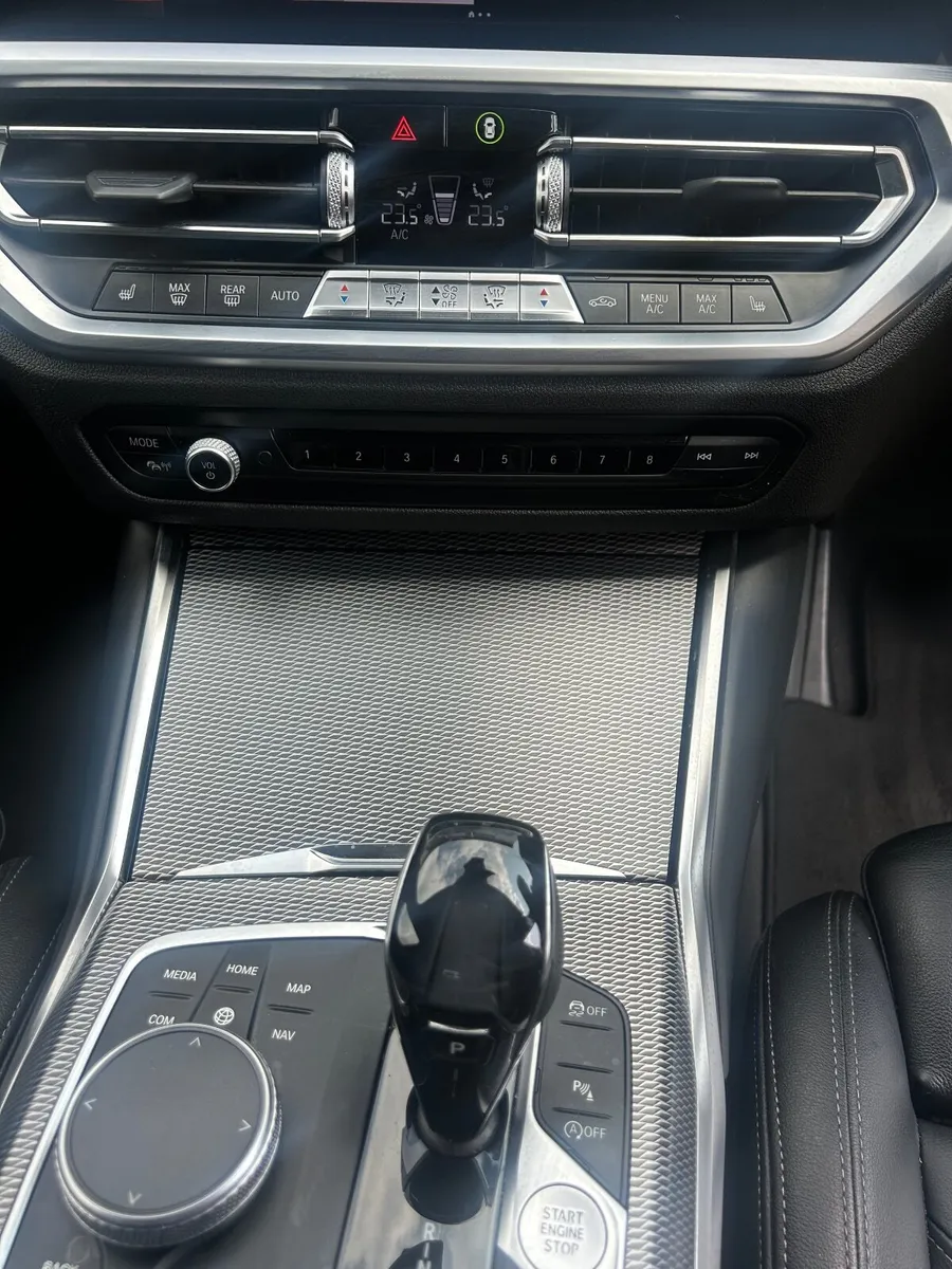 BMW 3-Series 2019 - Image 3