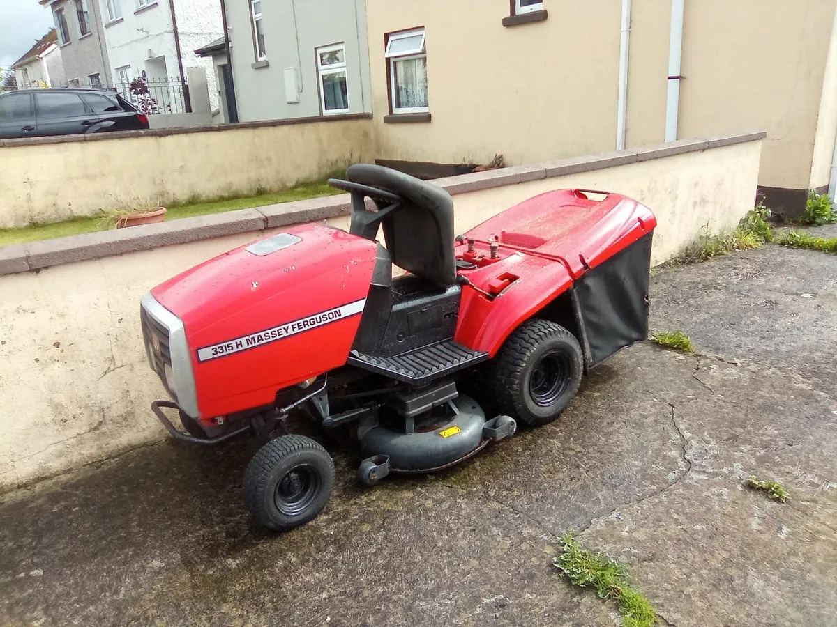 Ride on lawnmower - Image 2