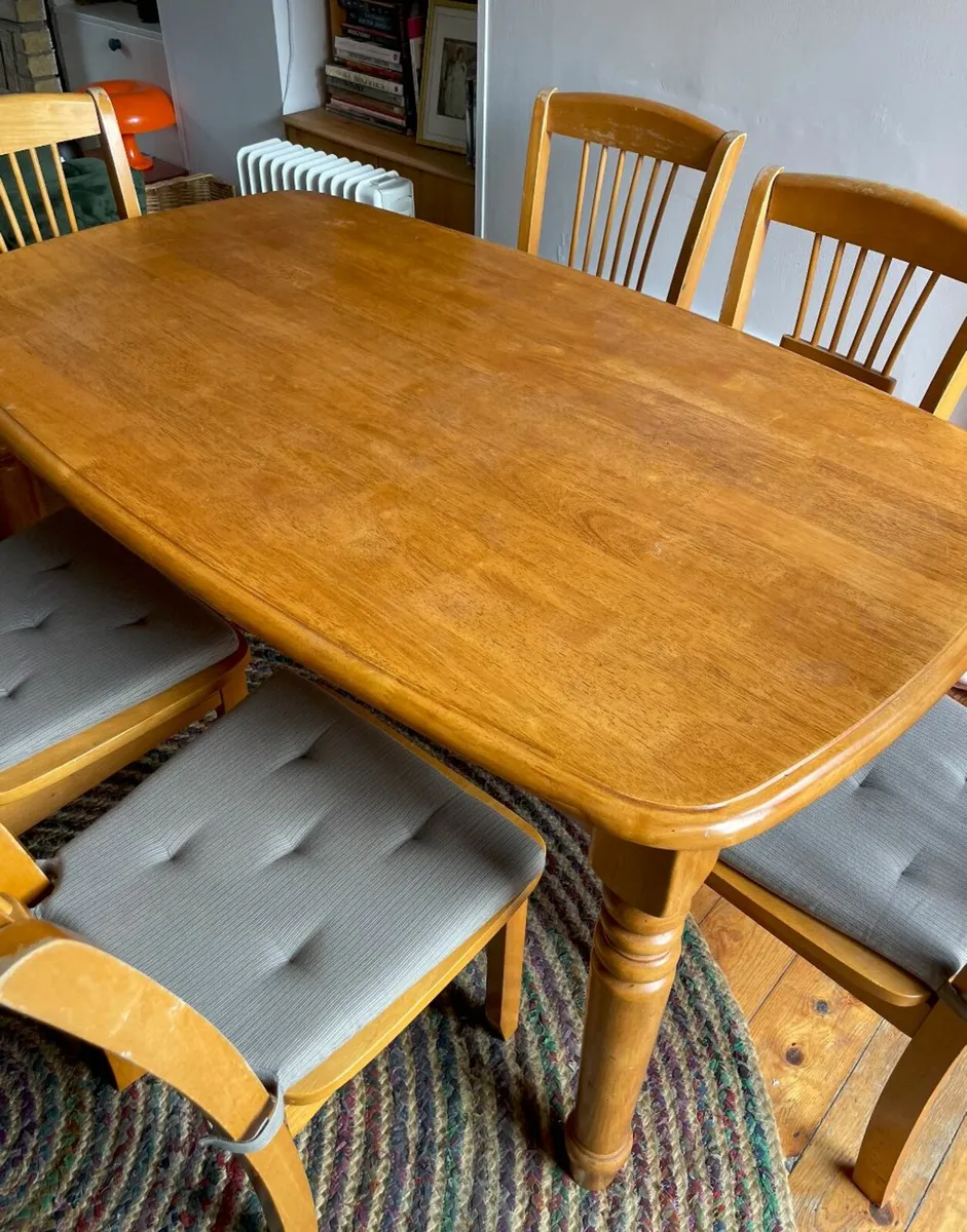 Table and chairs set with cushion covers - Image 3