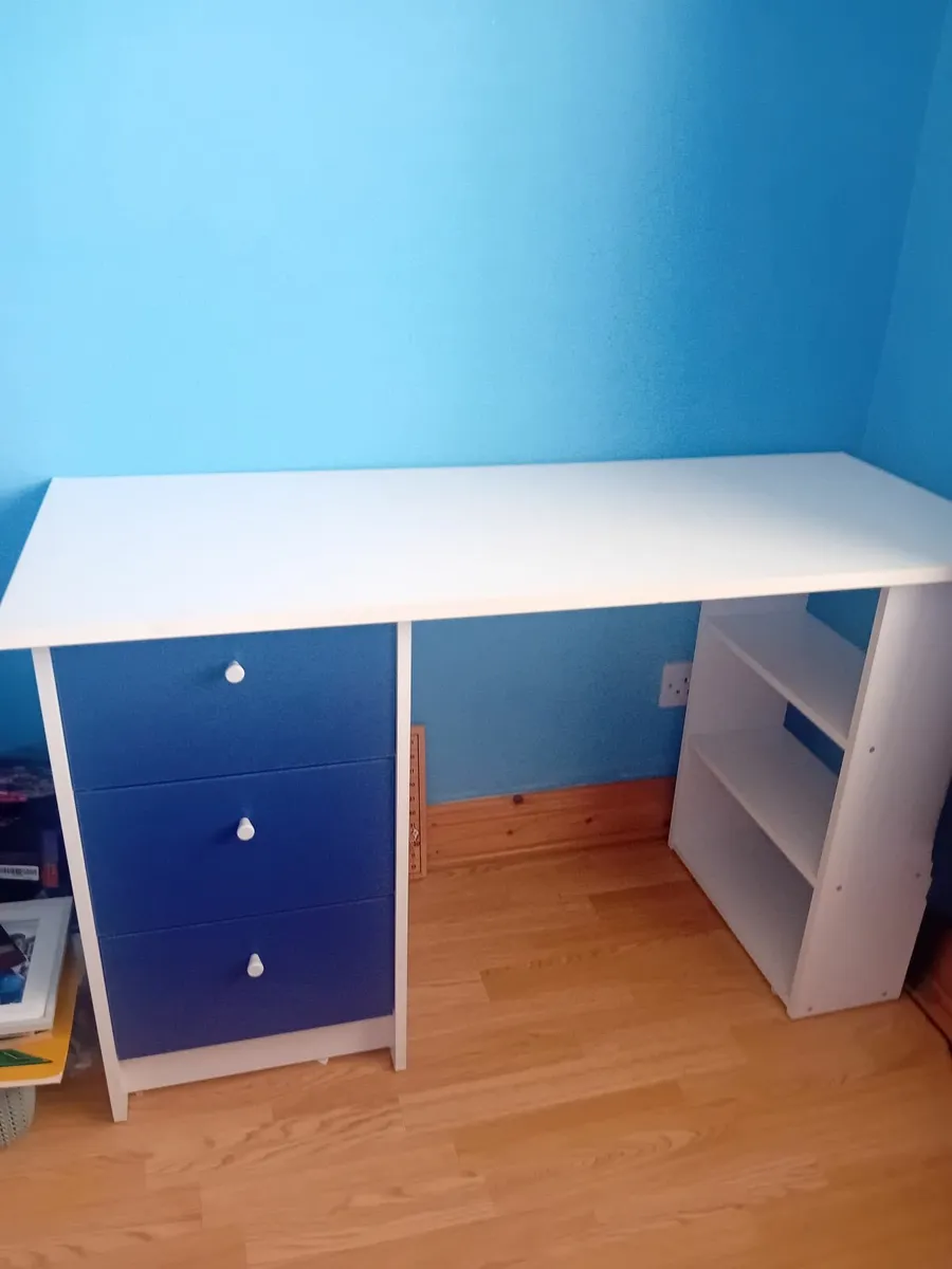 Desk - Image 2