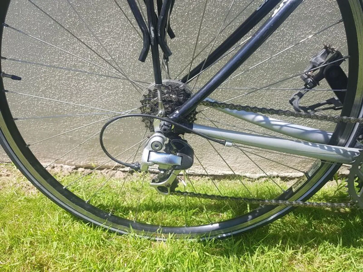 Road bike - Image 2