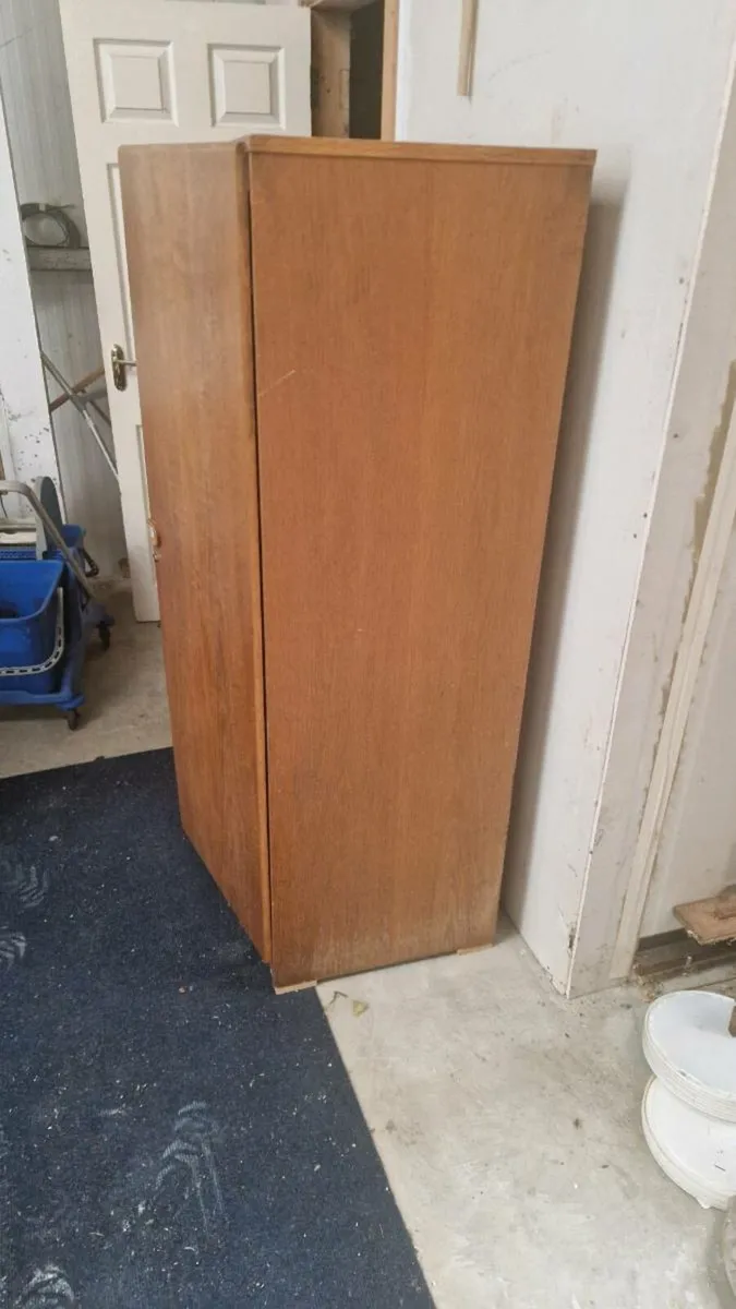 Retro Wardrobe - Image 2