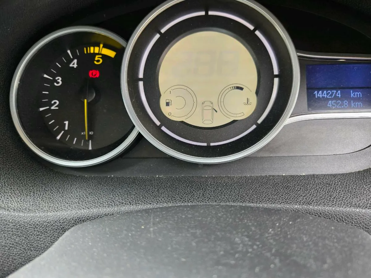 Renault Fluence 2011 - Image 4