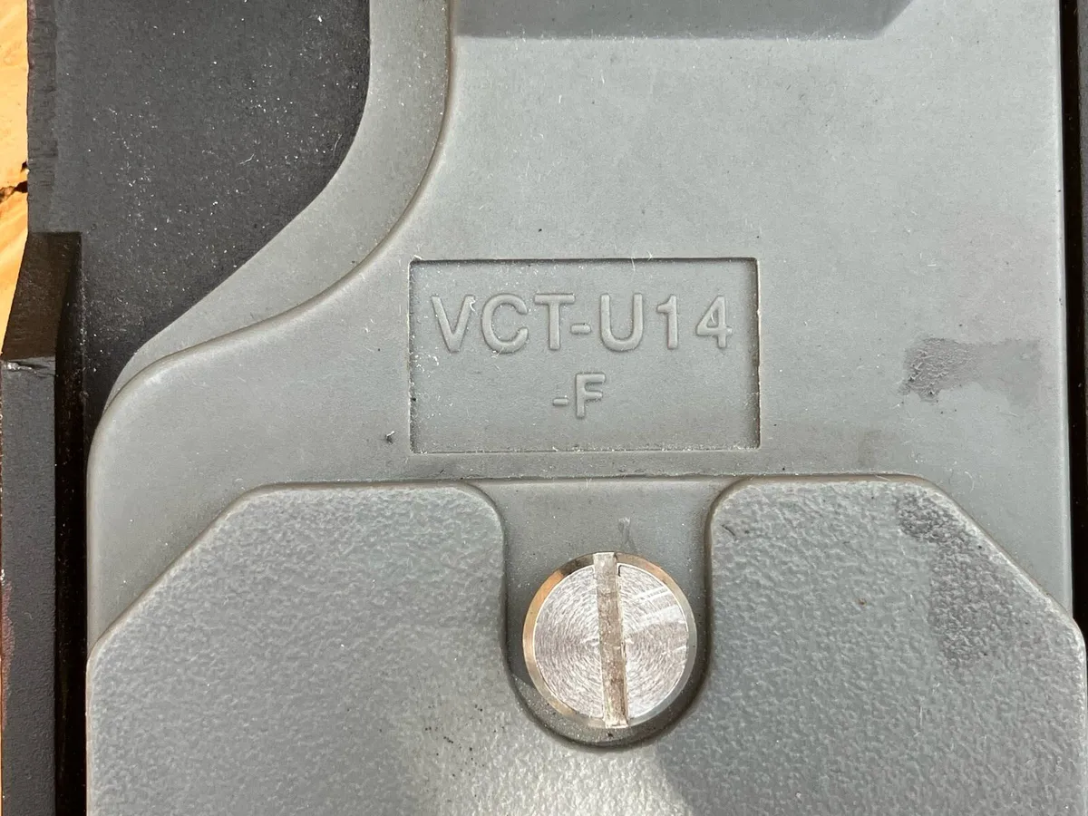 V-lock video camera plate - Image 2