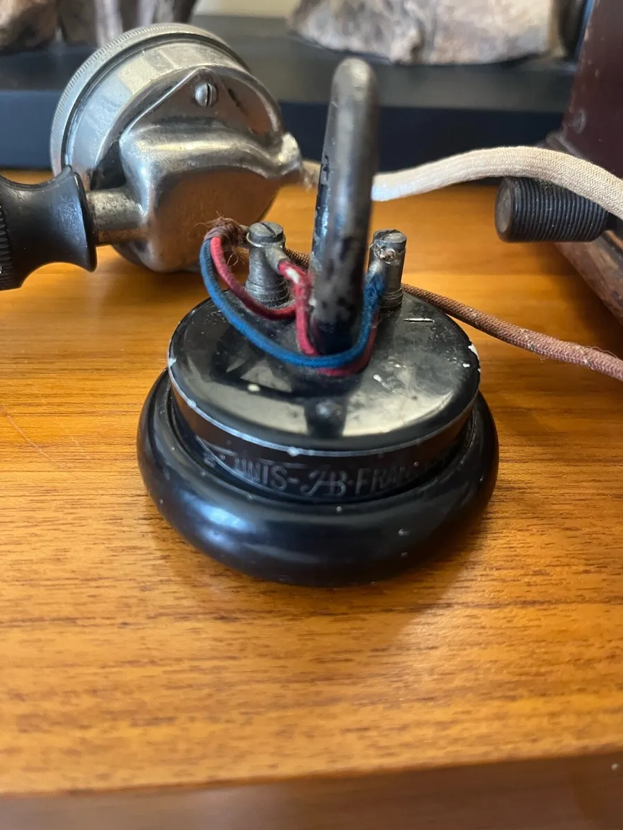 Antique Burgunder Paris Crank Telephone - Image 4