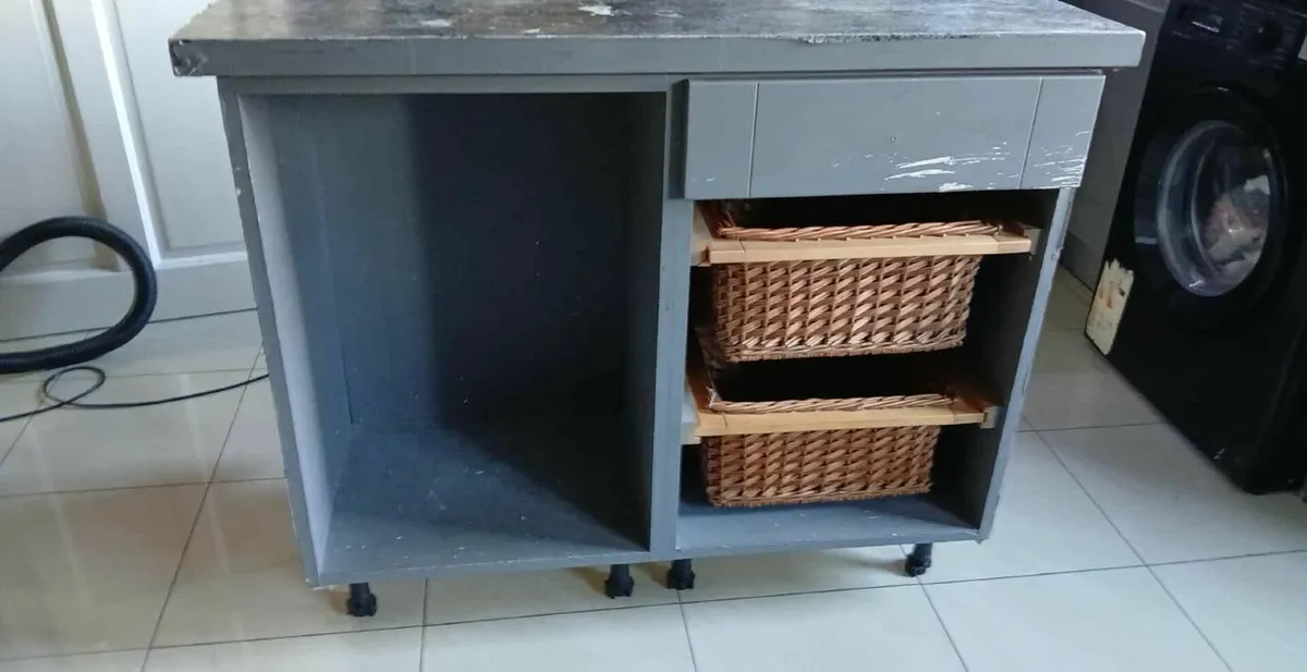 Kitchen Island - Image 3