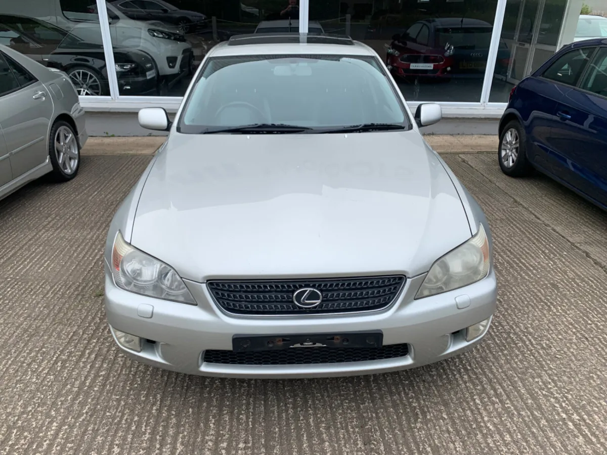 2001 LEXUS IS200 SPORT | LSD | SUNROOF | BLACK LTH - Image 2