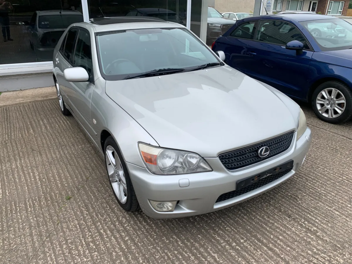 2001 LEXUS IS200 SPORT | LSD | SUNROOF | BLACK LTH - Image 3
