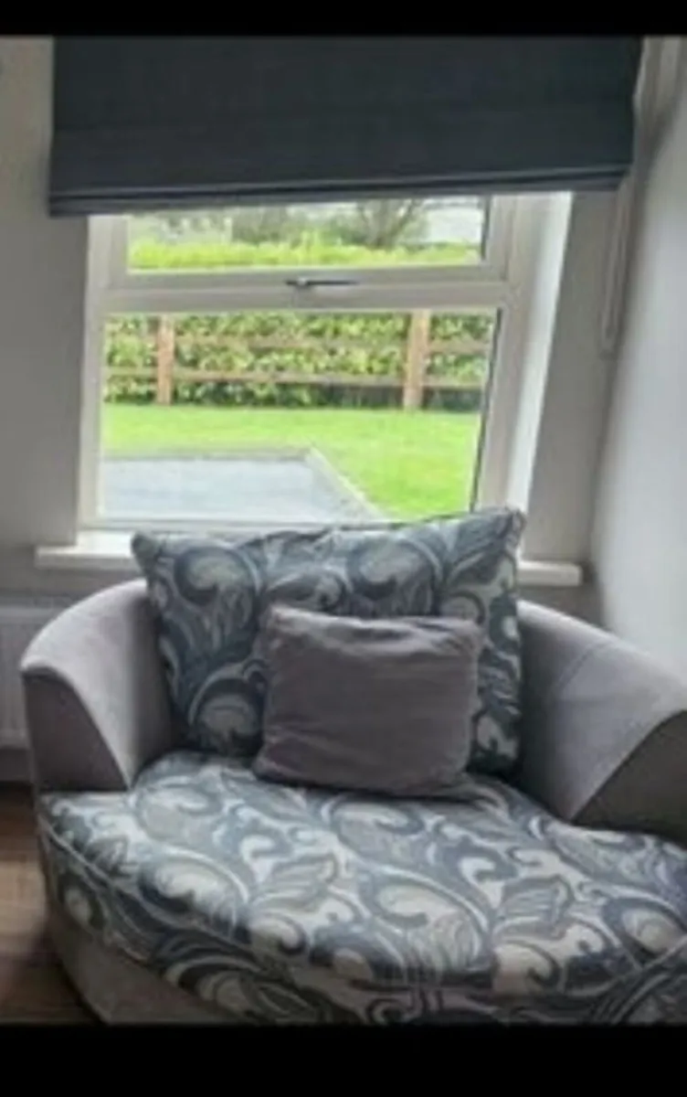 Swivel chair - Image 2