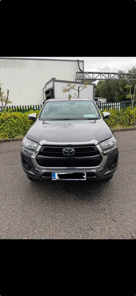 Toyota Hilux SR5 Auto - Image 4