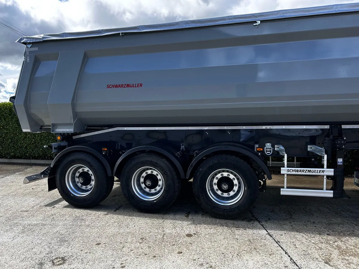 SHWARZMULLER 8.3 mtr STEEL TIPPER - Image 3