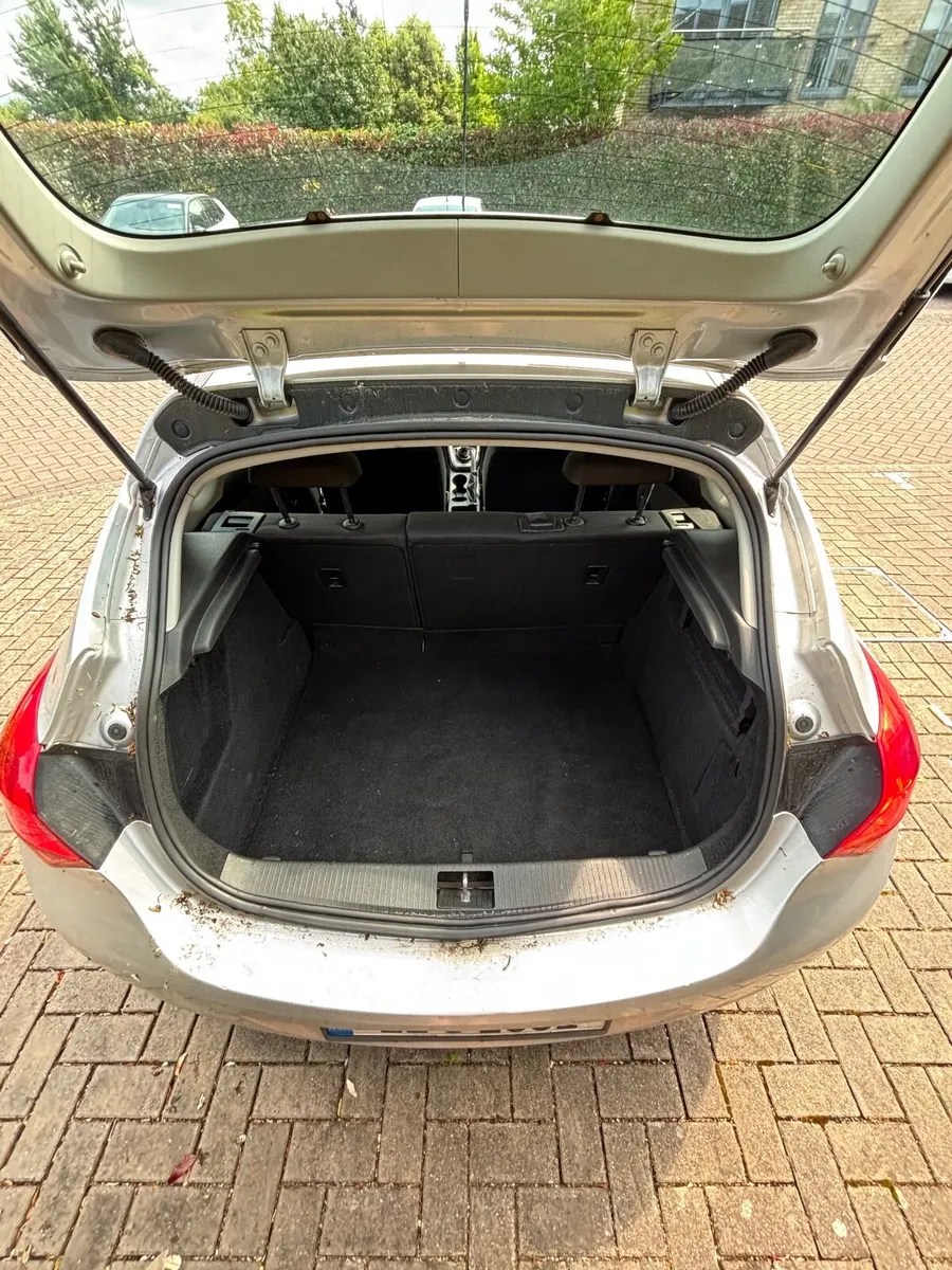 Opel Astra 2012 - Image 4