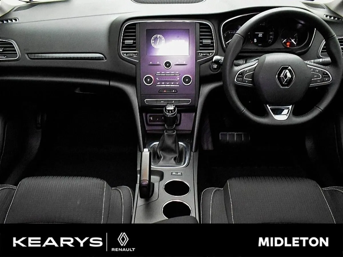 Renault Megane 1.3 TCe 140 GPF Play. Very Low Kms - Image 4
