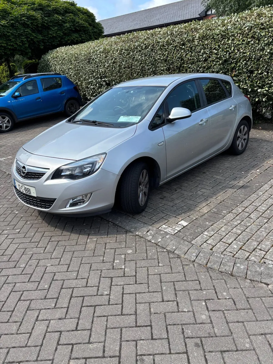 Opel Astra 2012 - Image 2