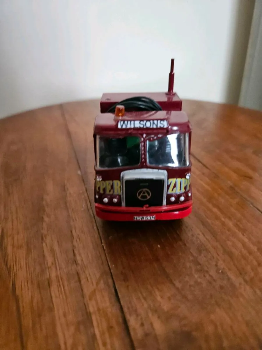 Corgi Circus Code3 Truck 1.50 - Image 2