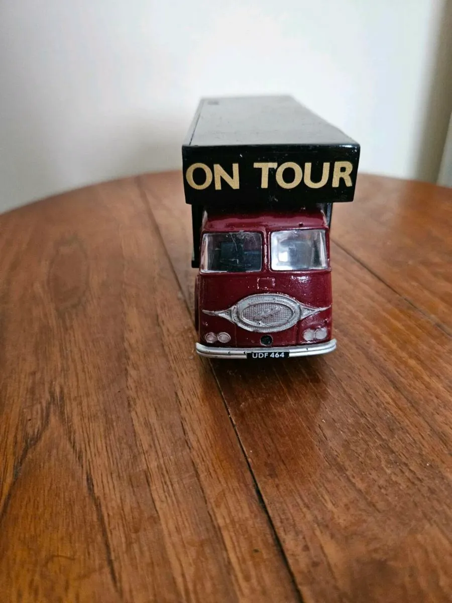 Corgi Circus Code3 Truck - Image 2