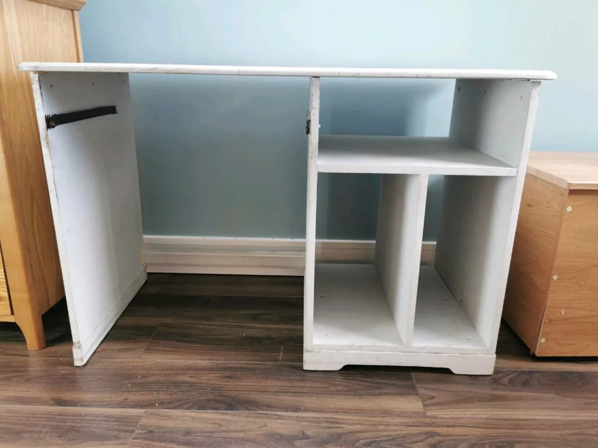 Sturdy hard wood desk - Image 2